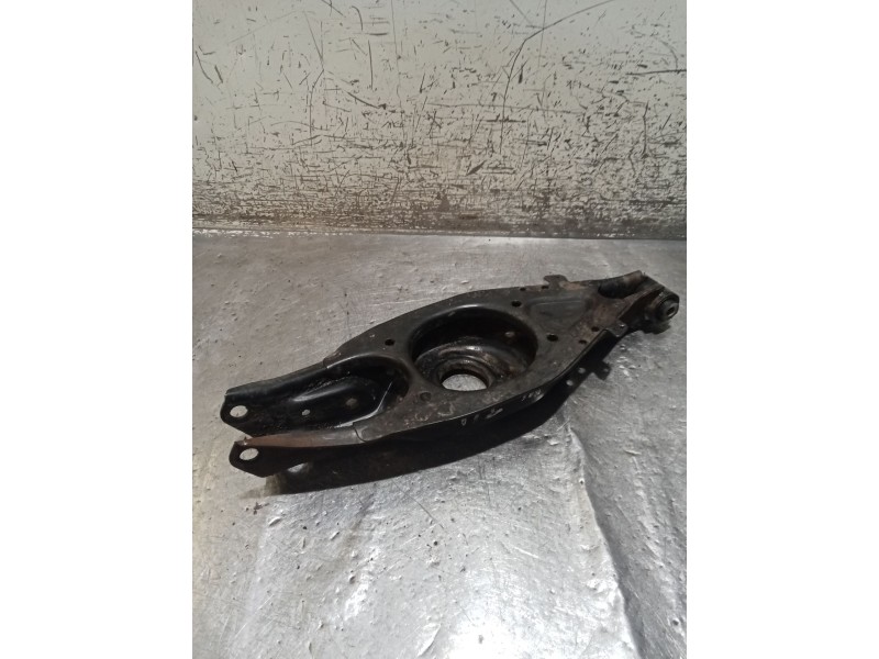 Recambio de brazo suspension inferior trasero izquierdo para ssangyong rodius i 2.7 xdi referencia OEM IAM  POSTERIOR 05