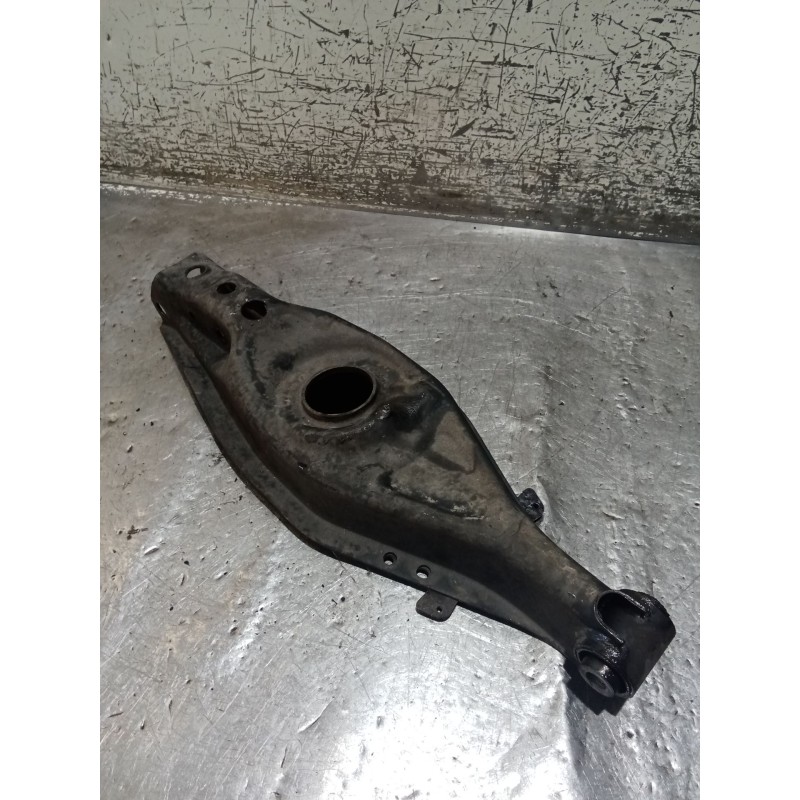 Recambio de brazo suspension inferior trasero izquierdo para ssangyong rodius i 2.7 xdi referencia OEM IAM  POSTERIOR 05