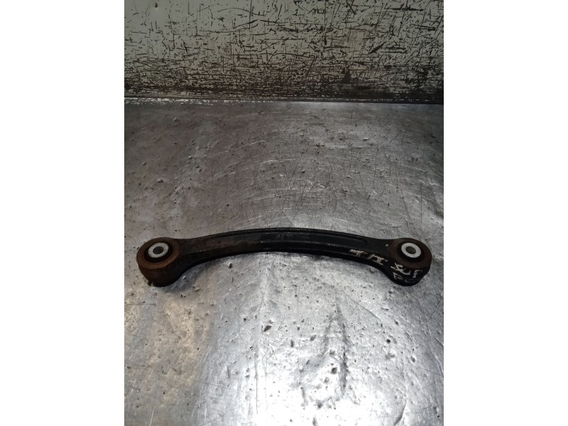 Recambio de brazo suspension superior trasero izquierdo para ssangyong rodius i 2.7 xdi referencia OEM IAM  POSTERIOR 05
