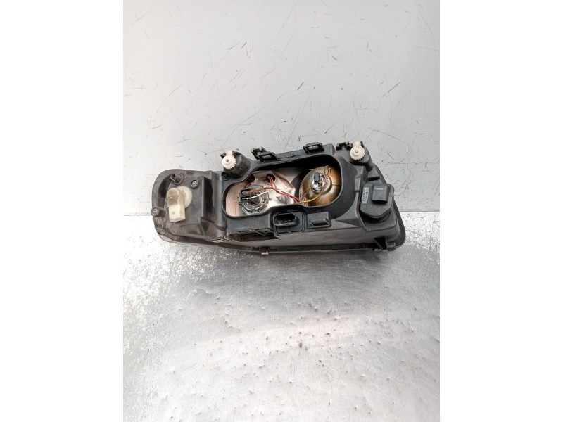 Recambio de faro derecho para audi a3 (8l1) 1.6 referencia OEM IAM   