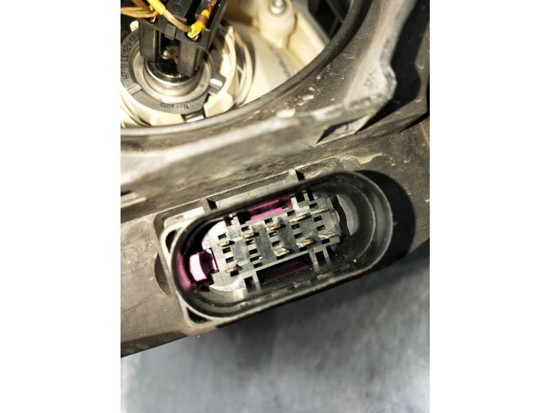 Recambio de faro derecho para audi a4 b7 (8ec) 2.0 tdi 16v referencia OEM IAM 0301219202 8E0941004AJ 2005