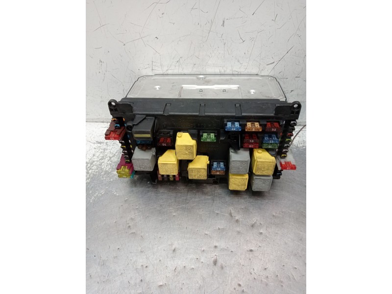 Recambio de caja reles / fusibles para mercedes-benz viano (w639) cdi 2.2 (639.711, 639.713) referencia OEM IAM 6399000700  