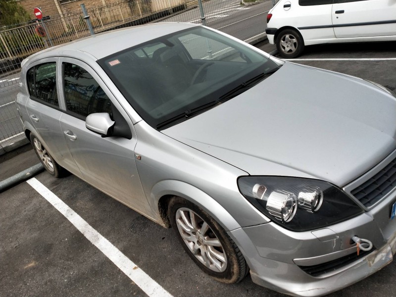 opel astra h berlina del año 2004