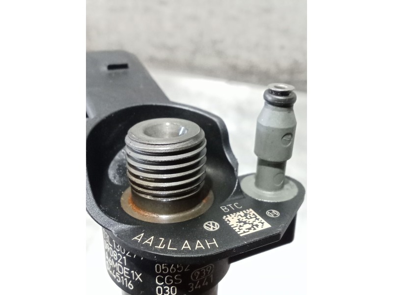 Recambio de inyector para seat exeo st (3r5) 2.0 tdi referencia OEM IAM 0445116030 03L130277 BOSCH