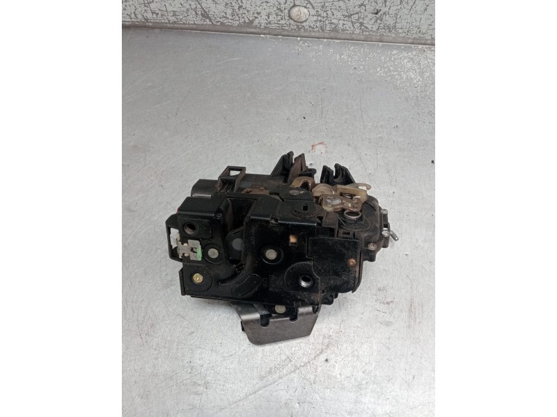 Recambio de motor cierre centralizado trasero derecho para audi a6 c5 (4b2, 4b4) 2.5 tdi referencia OEM IAM  5P 2001