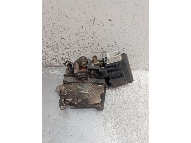 Recambio de motor cierre centralizado trasero izquierdo para bmw 5 (e39) 528 i referencia OEM IAM  4P 1995