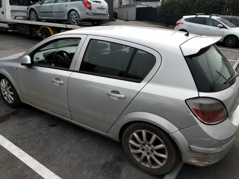 opel astra h berlina del año 2004