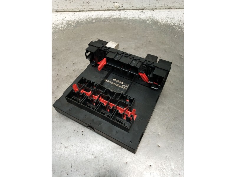 Recambio de caja reles / fusibles para volkswagen golf v (1k1) 2.0 tdi referencia OEM IAM 3C0937049AE F005V00631 2003