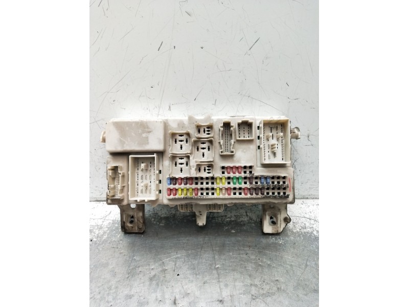 Recambio de caja reles / fusibles para mazda 3 (bk) 1.6 (bk14) referencia OEM IAM 519197016  2004