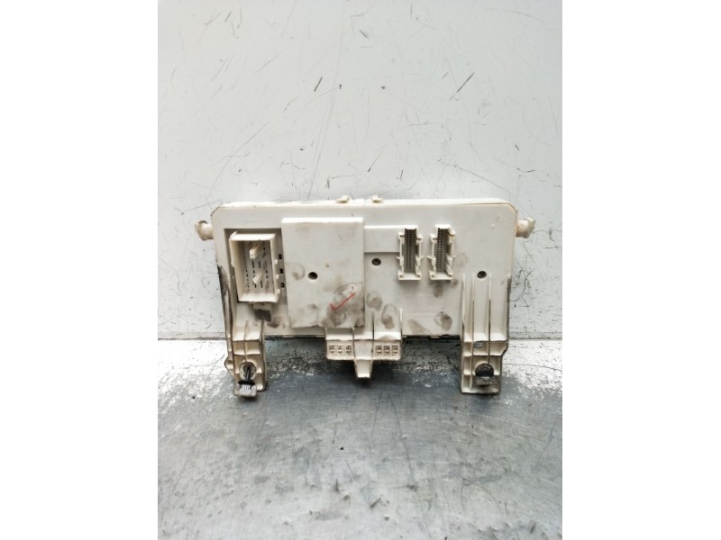 Recambio de caja reles / fusibles para mazda 3 (bk) 1.6 (bk14) referencia OEM IAM 519197016  2004