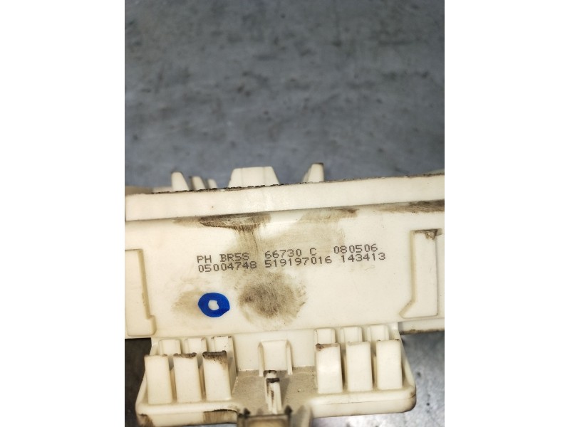 Recambio de caja reles / fusibles para mazda 3 (bk) 1.6 (bk14) referencia OEM IAM 519197016  2004