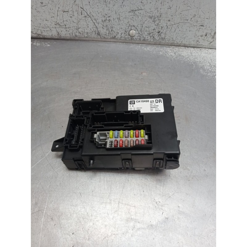 Recambio de caja reles / fusibles para opel meriva b monospace (s10) 1.7 cdti (75) referencia OEM IAM 13410468 401154265 2833624