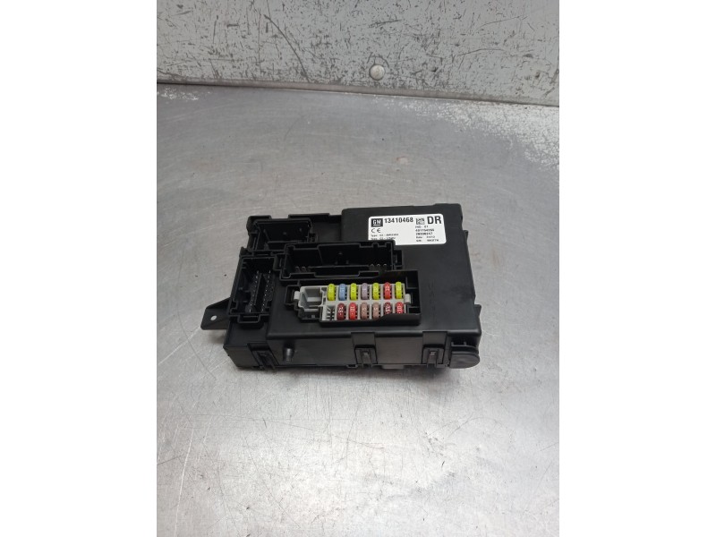 Recambio de caja reles / fusibles para opel meriva b monospace (s10) 1.7 cdti (75) referencia OEM IAM 13410468 401154265 2833624