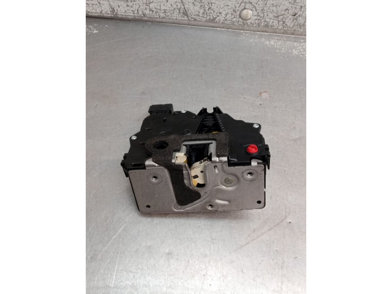 Recambio de motor cierre centralizado trasero derecho para opel meriva b monospace (s10) 1.7 cdti (75) referencia OEM IAM 134323