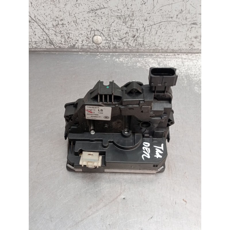Recambio de motor cierre centralizado trasero derecho para opel meriva b monospace (s10) 1.7 cdti (75) referencia OEM IAM 134323