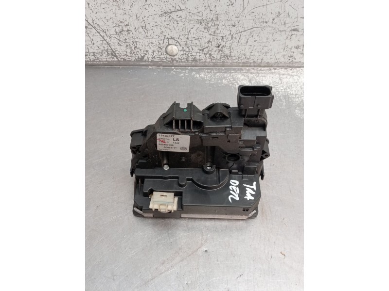 Recambio de motor cierre centralizado trasero derecho para opel meriva b monospace (s10) 1.7 cdti (75) referencia OEM IAM 134323