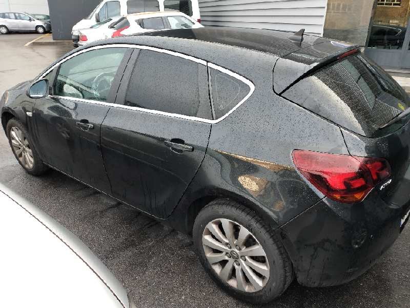 opel astra j lim. del año 2012