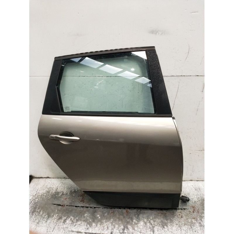 Recambio de puerta trasera derecha para renault scénic iii (jz0/1_) 1.5 dci (jz02, jz0r) referencia OEM IAM  5P 2009