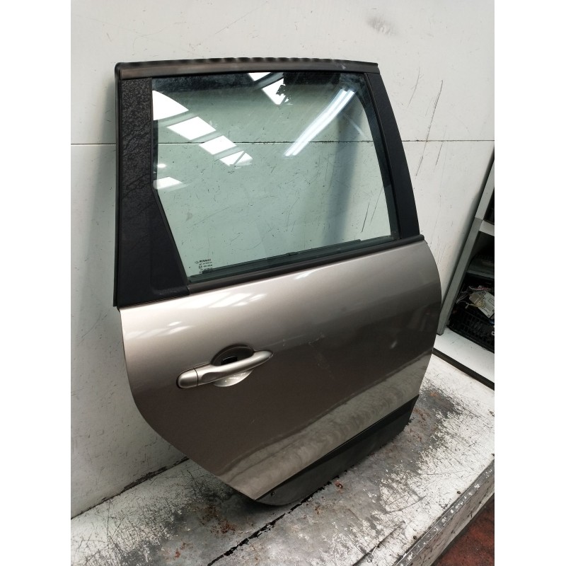 Recambio de puerta trasera derecha para renault scénic iii (jz0/1_) 1.5 dci (jz02, jz0r) referencia OEM IAM  5P 2009