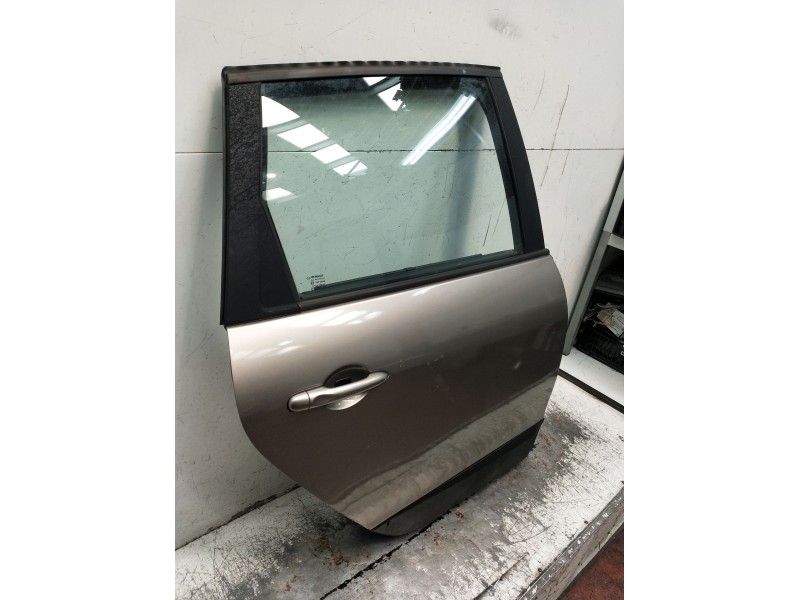 Recambio de puerta trasera derecha para renault scénic iii (jz0/1_) 1.5 dci (jz02, jz0r) referencia OEM IAM  5P 2009