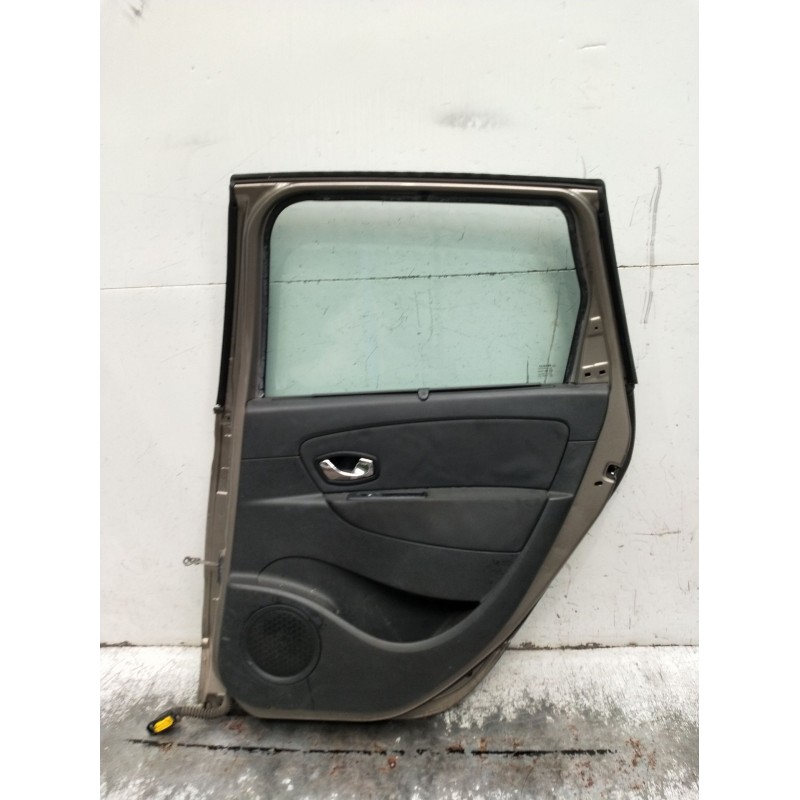 Recambio de puerta trasera derecha para renault scénic iii (jz0/1_) 1.5 dci (jz02, jz0r) referencia OEM IAM  5P 2009