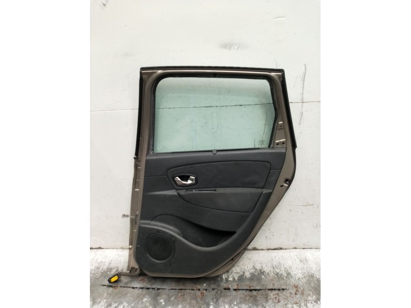Recambio de puerta trasera derecha para renault scénic iii (jz0/1_) 1.5 dci (jz02, jz0r) referencia OEM IAM  5P 2009