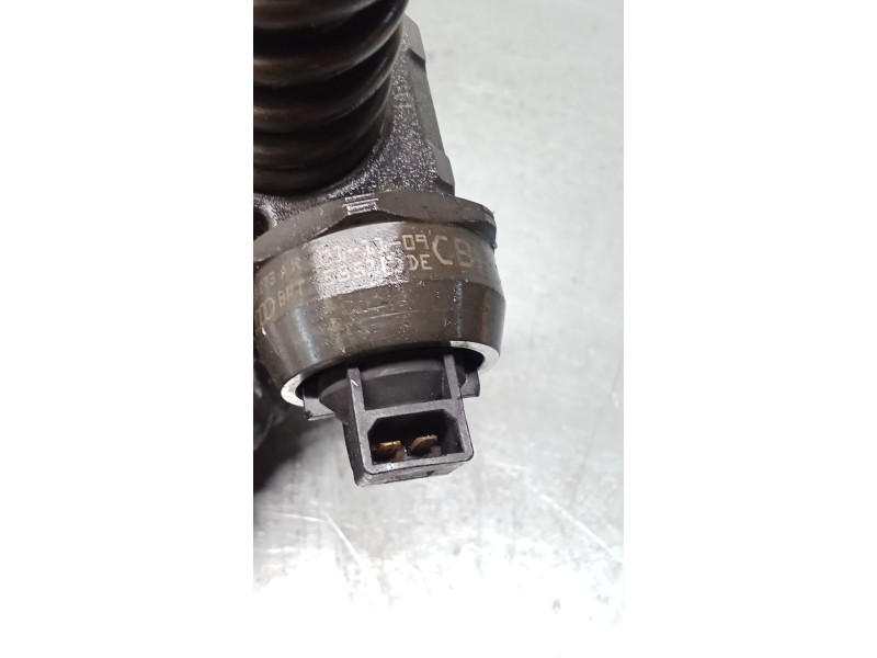 Recambio de inyector para volkswagen passat b5.5 (3b3) 1.9 tdi 4motion referencia OEM IAM 0414720214 38130073AR BOSCH