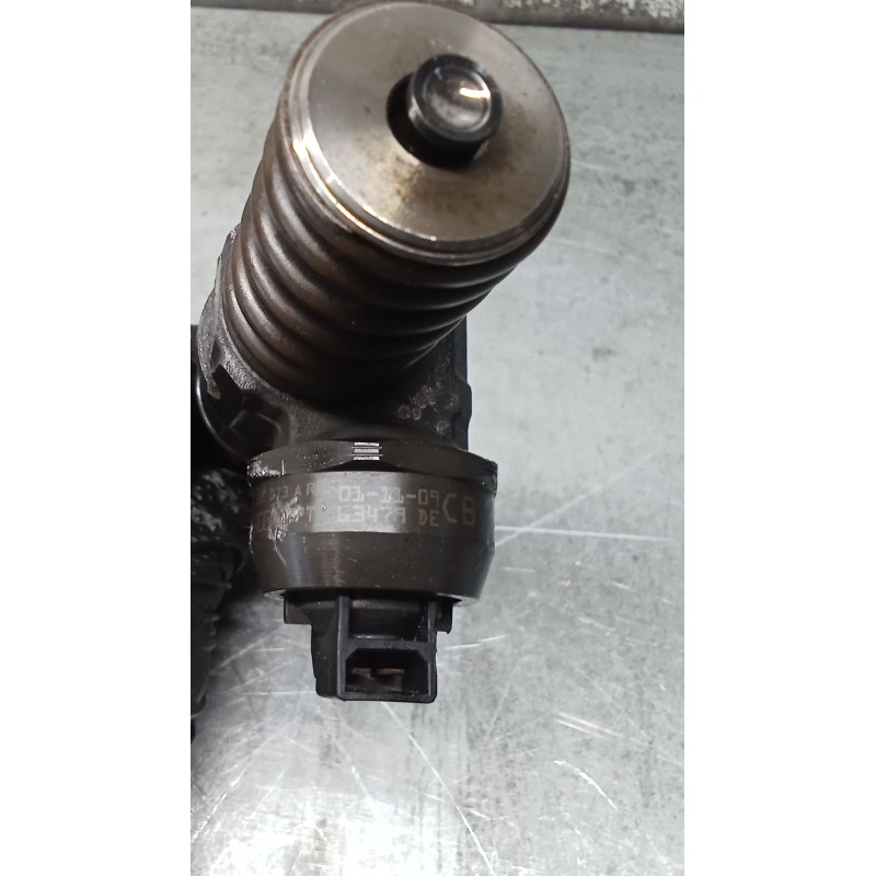 Recambio de inyector para volkswagen passat b5.5 (3b3) 1.9 tdi 4motion referencia OEM IAM 0414720214 38130073AR BOSCH