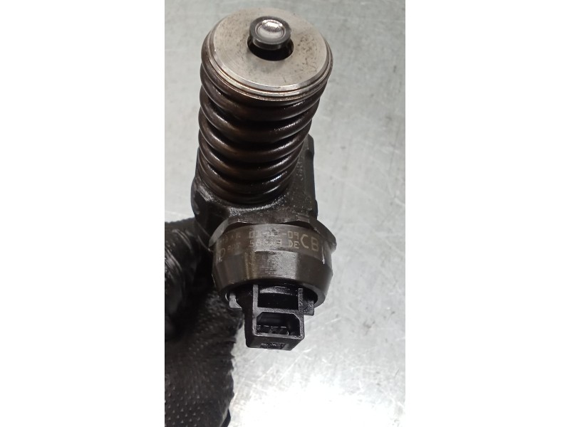 Recambio de inyector para volkswagen passat b5.5 (3b3) 1.9 tdi 4motion referencia OEM IAM 0414720214 38130073AR BOSCH