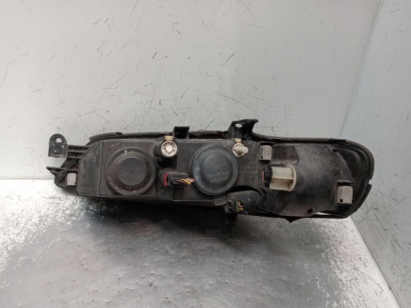 Recambio de faro derecho para opel vectra b (j96) 2.0 dti 16v (f19) referencia OEM IAM 90586845 67743040 