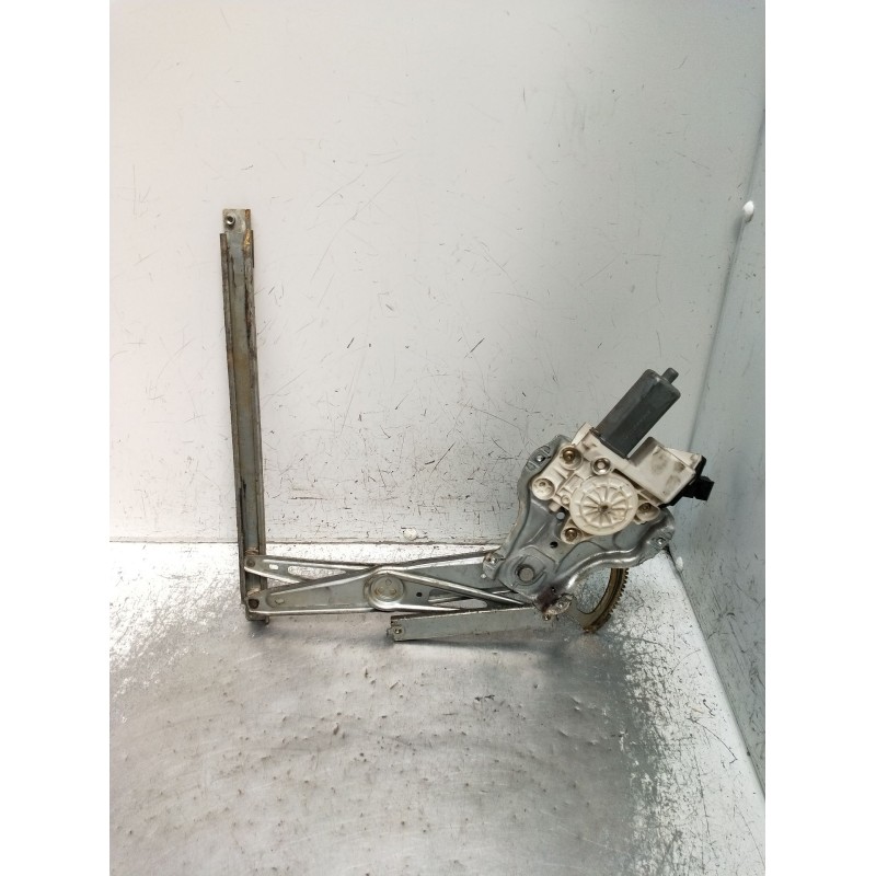 Recambio de elevalunas delantero izquierdo para toyota corolla sedán (_e12_) 1.6 vvt-i (zze121_) referencia OEM IAM 993188XXX 4P