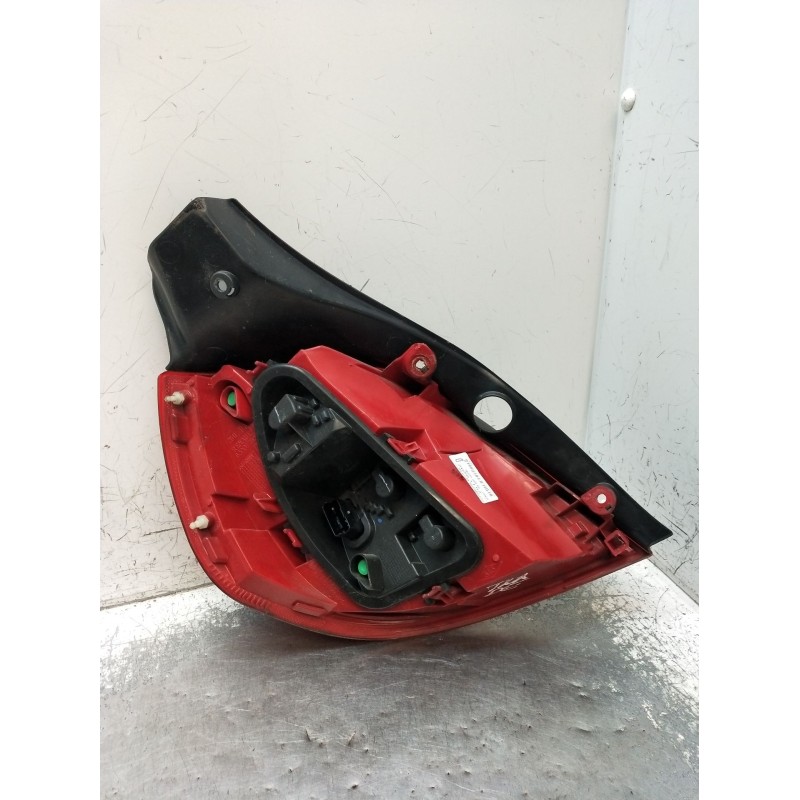 Recambio de piloto trasero derecho para renault clio iii (br0/1, cr0/1) 1.2 16v (br02, br0j, br11, cr02, cr0j, cr11) referencia 