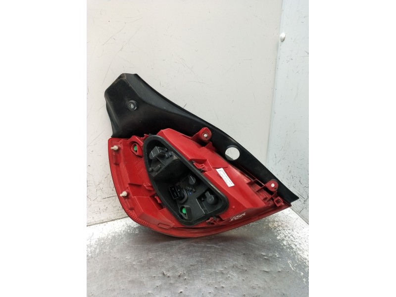 Recambio de piloto trasero derecho para renault clio iii (br0/1, cr0/1) 1.2 16v (br02, br0j, br11, cr02, cr0j, cr11) referencia 