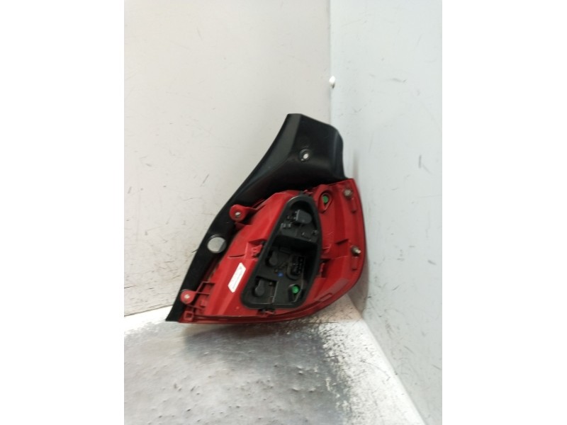 Recambio de piloto trasero izquierdo para renault clio iii (br0/1, cr0/1) 1.2 16v (br02, br0j, br11, cr02, cr0j, cr11) referenci