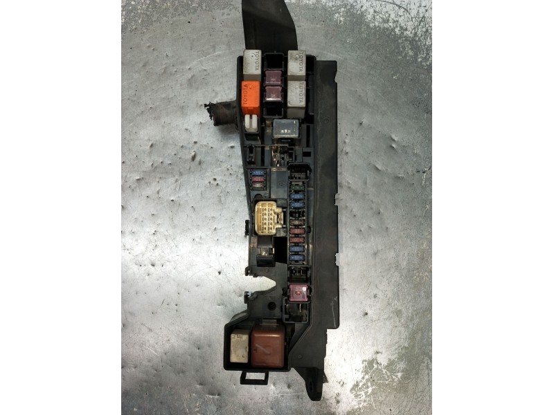 Recambio de caja reles / fusibles para toyota corolla sedán (_e12_) 1.6 vvt-i (zze121_) referencia OEM IAM   2002