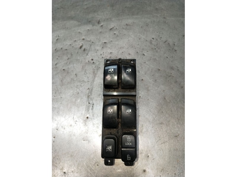 Recambio de mando elevalunas delantero izquierdo para ssangyong rodius i 2.7 xdi referencia OEM IAM 8582021000 5P 2005
