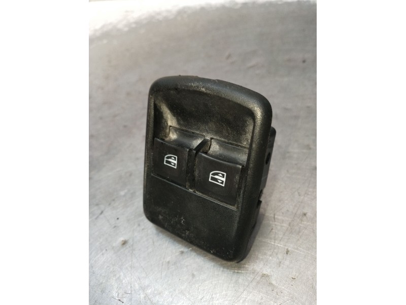 Recambio de mando elevalunas delantero izquierdo para renault trafic iii furgoneta (fg_) 1.6 dci 95 (fgmj, fgmr) referencia OEM 