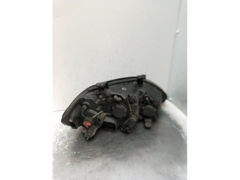 Recambio de faro izquierdo para ssangyong rodius i 2.7 xdi referencia OEM IAM   2005