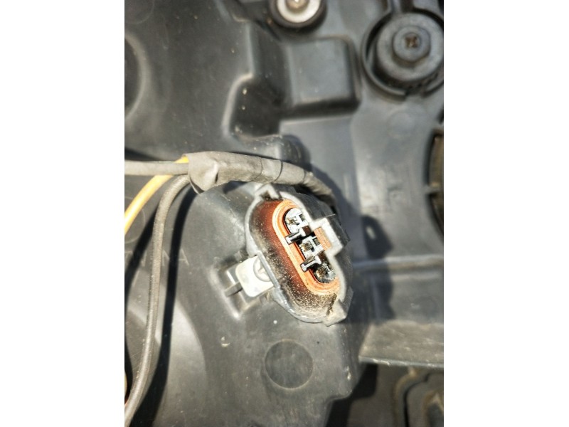 Recambio de faro izquierdo para ssangyong rodius i 2.7 xdi referencia OEM IAM   2005