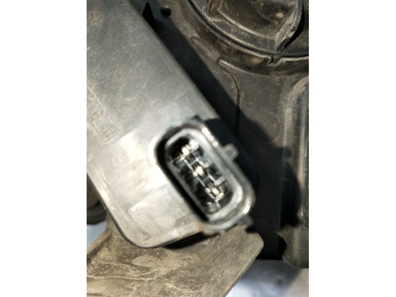 Recambio de faro derecho para ssangyong rodius i 2.7 xdi referencia OEM IAM   2005