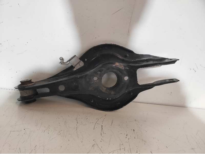 Recambio de brazo suspension inferior trasero izquierdo para bmw serie 1 lim. 5-trg. (f20) 118d referencia OEM IAM 6867540  3332