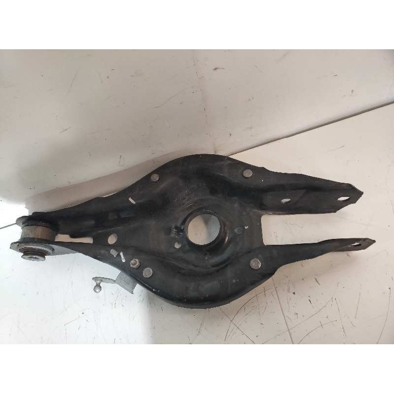 Recambio de brazo suspension inferior trasero izquierdo para bmw serie 1 lim. 5-trg. (f20) 118d referencia OEM IAM 6867540  3332
