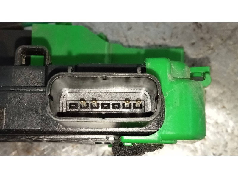 Recambio de motor cierre centralizado delantero derecho para hyundai i40 1.7 crdi cat referencia OEM IAM 813203Z020  