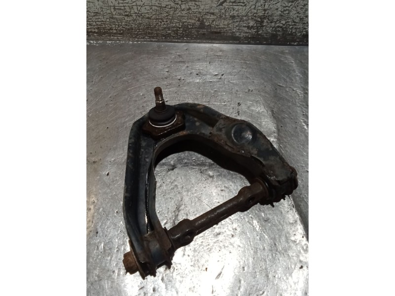Recambio de brazo suspension superior delantero derecho para nissan terrano ii (r20) 2.7 td 4wd referencia OEM IAM   93