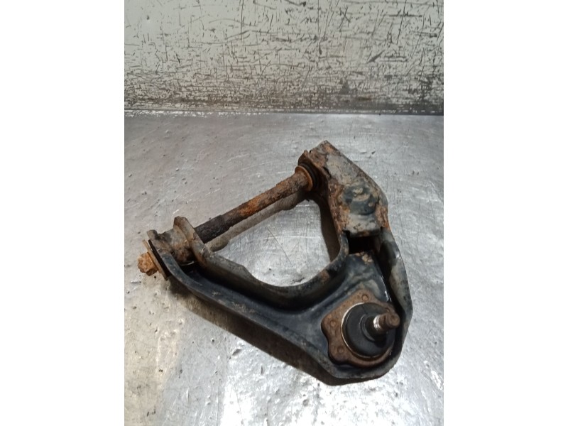 Recambio de brazo suspension superior delantero izquierdo para nissan terrano ii (r20) 2.7 td 4wd referencia OEM IAM   93