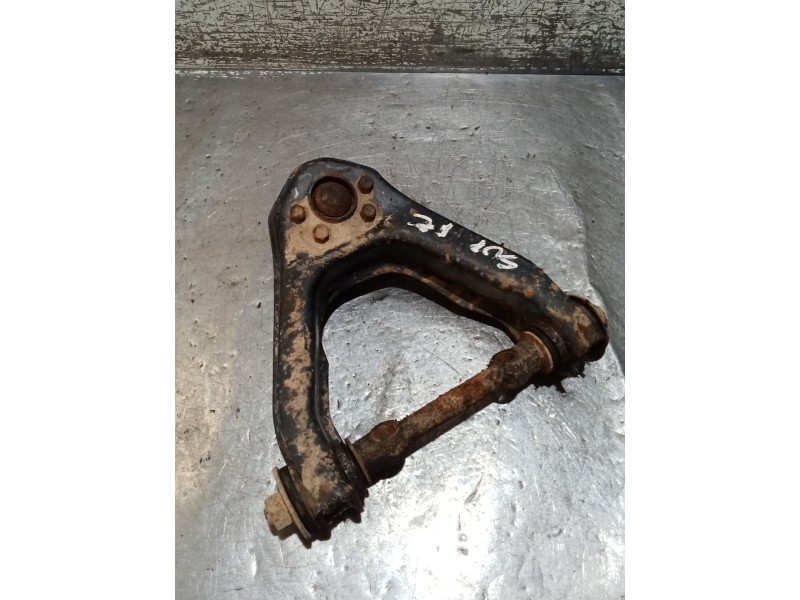 Recambio de brazo suspension superior delantero izquierdo para nissan terrano ii (r20) 2.7 td 4wd referencia OEM IAM   93