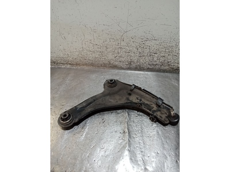 Recambio de brazo suspension inferior delantero derecho para renault laguna ii (bg0/1_) 2.2 dci (bg0f) referencia OEM IAM   05