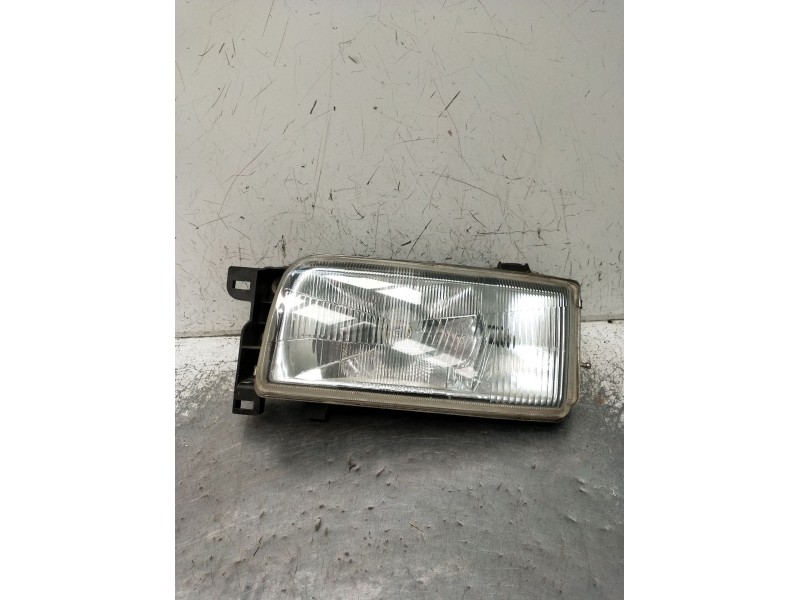 Recambio de faro izquierdo para nissan terrano ii (r20) 2.7 td 4wd referencia OEM IAM   1993