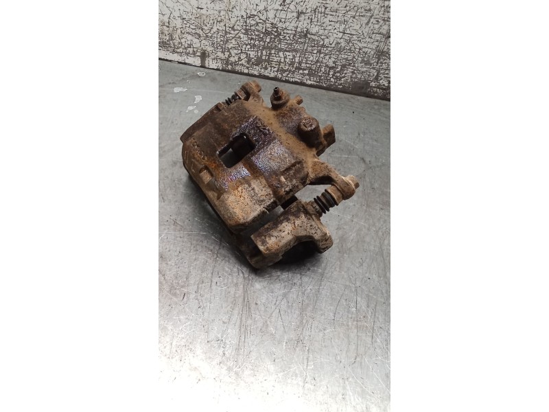 Recambio de pinza freno delantera izquierda para mitsubishi l200 / triton (ka_t, kb_t) 2.5 di-d 4wd (kb4t) referencia OEM IAM  T