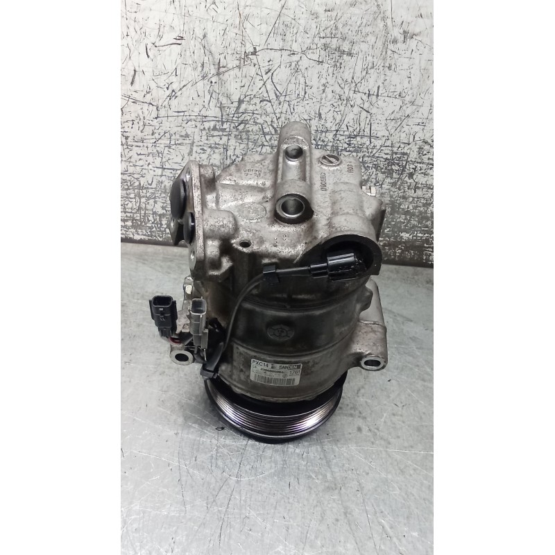 Recambio de compresor aire acondicionado para renault megane iv hatchback (b9a/m/n_) 1.3 tce 115 (b9n9) referencia OEM IAM 92600